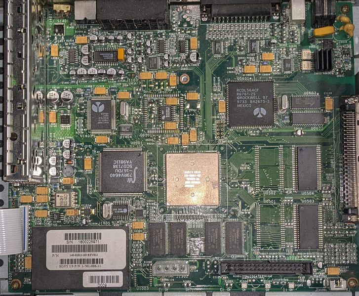 File:727px-W200-unit-top-open-nohdd-solo1.png