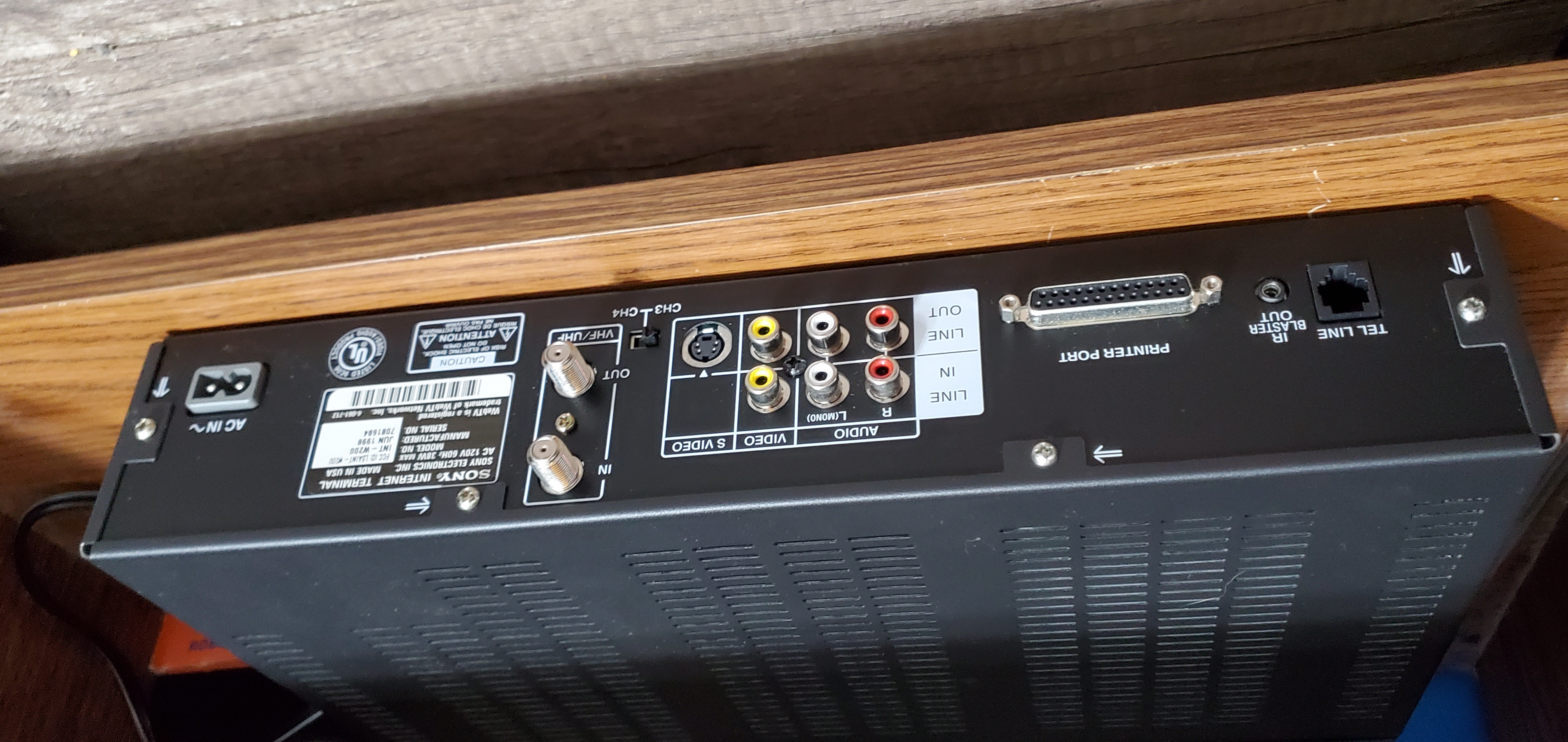 File:W200-unit-back.jpg