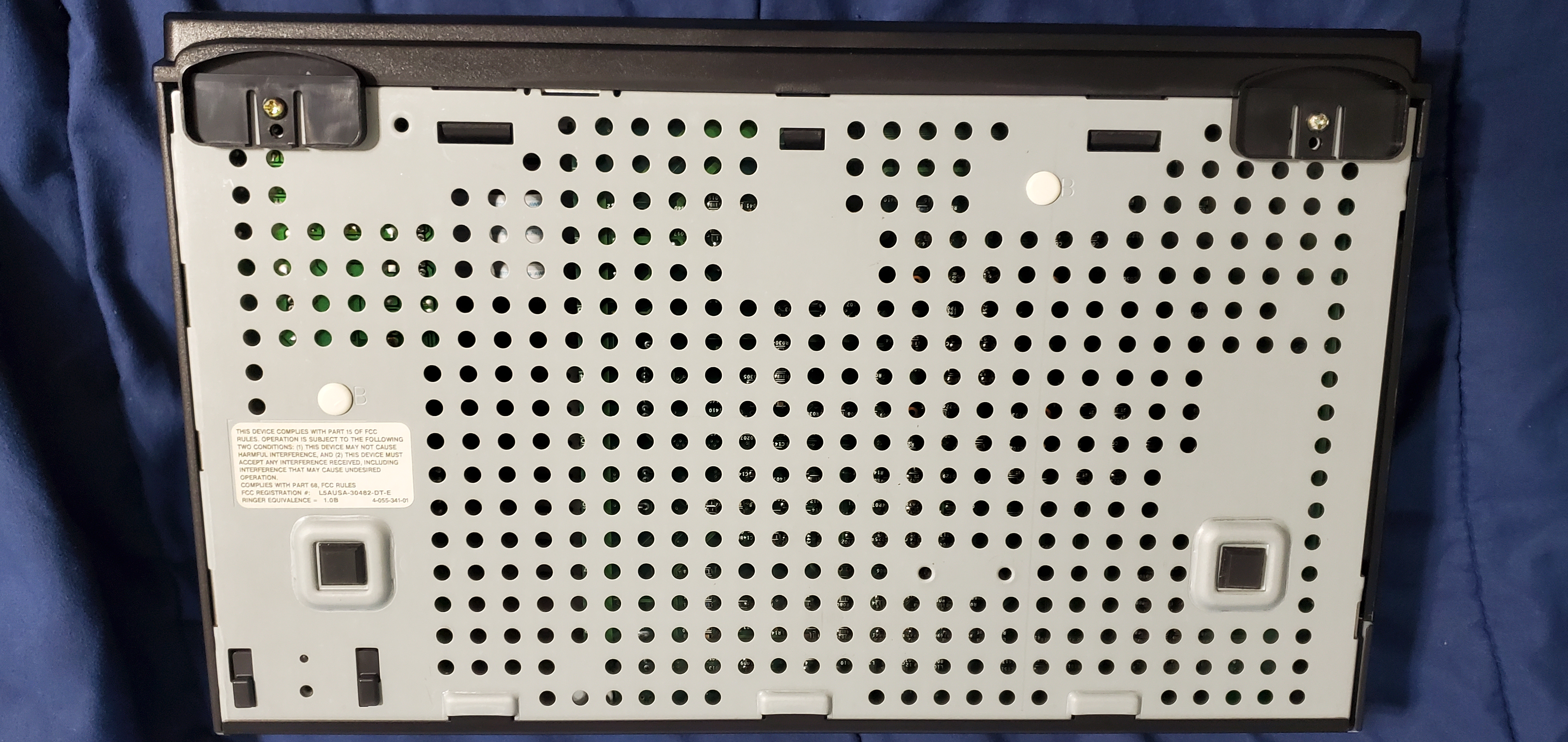 File:W200-unit-bottom.jpg